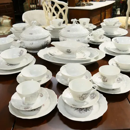 HUTSCHENREUTHER 'DRESDEN' DINNER SERVICE