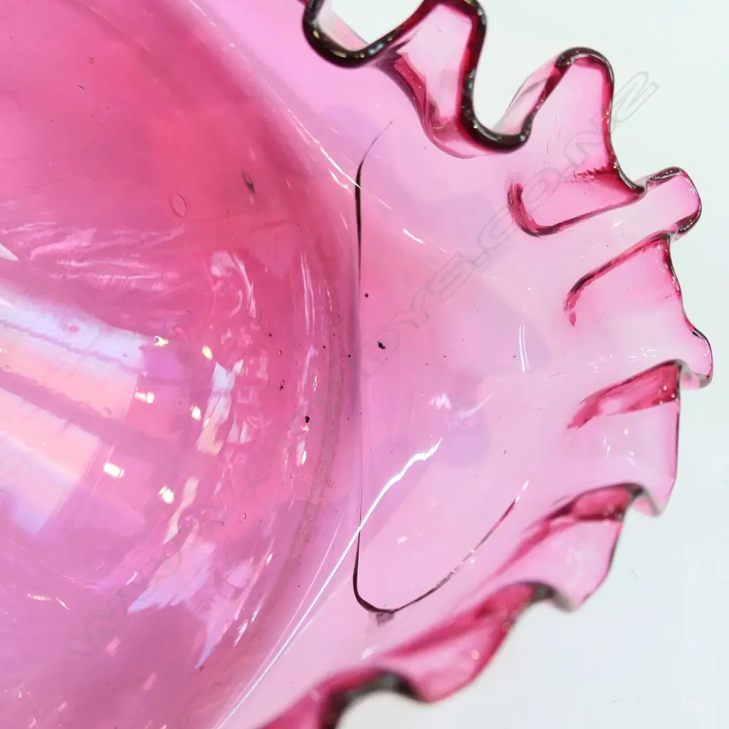 VICT CRANBERRY GLASS EPERGNE CRACK TO BASE Image 1++