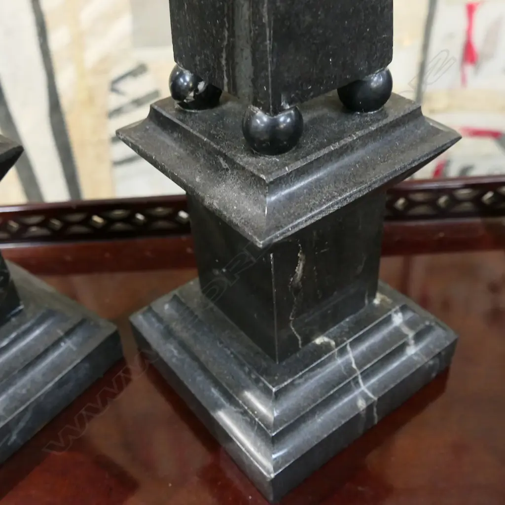 PR BLACK STONE OBELISKS H.400mm (1 FAULTED)... Image 1++