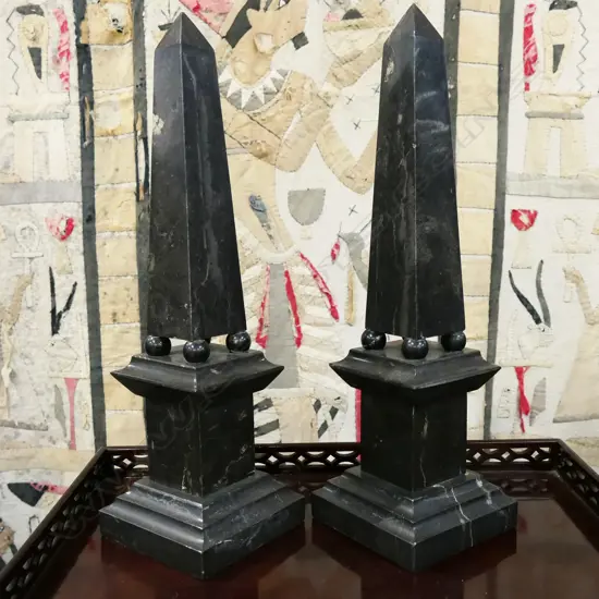 PR BLACK STONE OBELISKS H.400mm (1 FAULTED)...