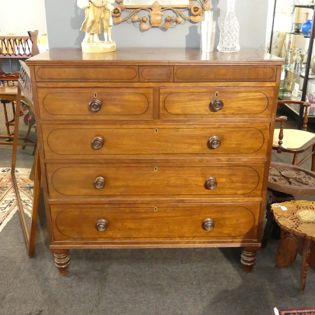 VICTORIAN MAHOGANY CHEST OF DRAWERS w. 2 HIDDEN FRIEZE DRAWERS 1125x510x1160mm Image 1++