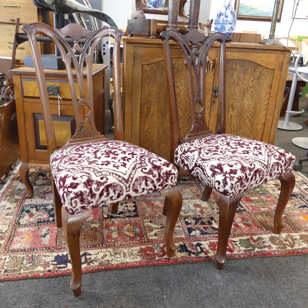 2 DINING CHAIRS Image 1++