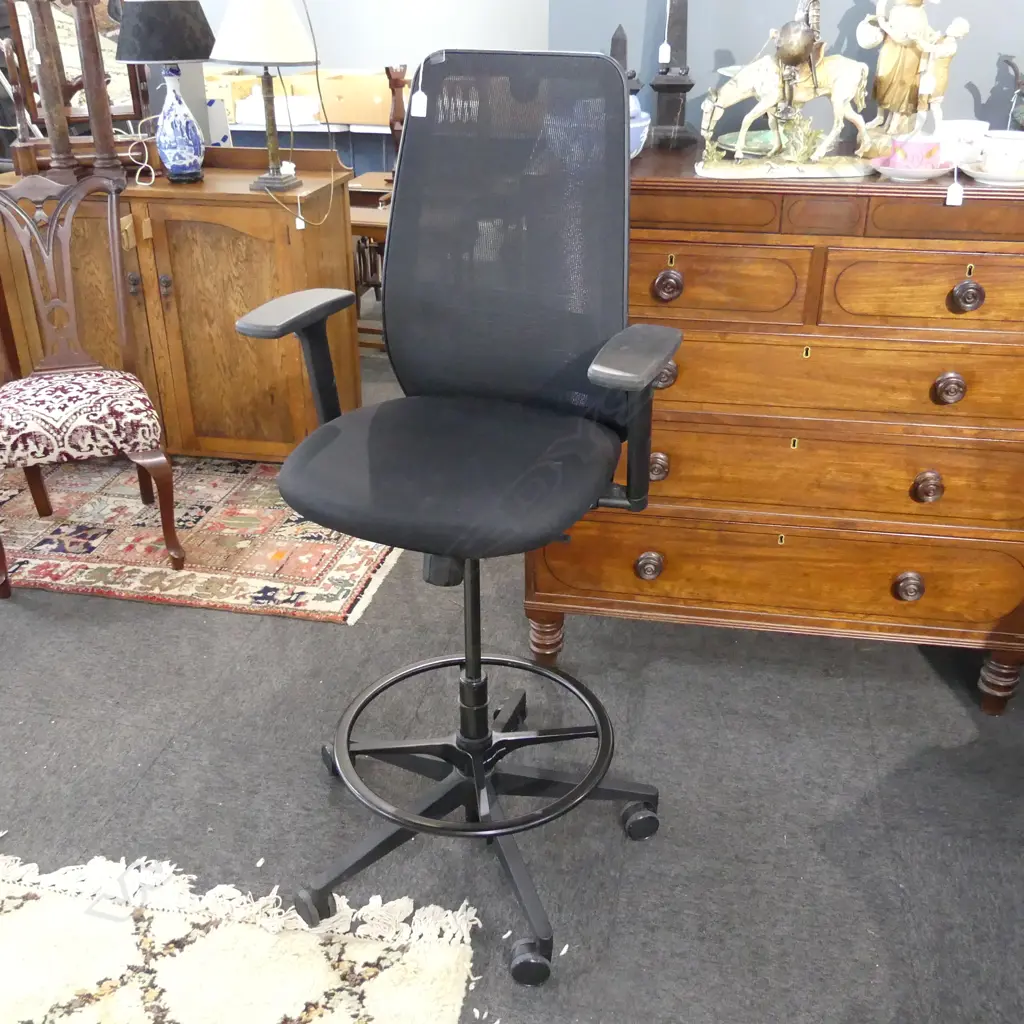 STEELCASE OFFICE CHAIR - adjustable seat height 850 to 600mm Image 1++