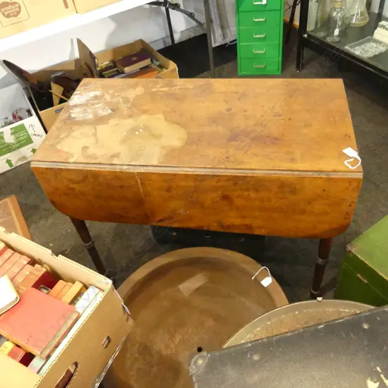 GEORGIAN DROP SIDE TABLE (1 CASTOR MISSING) 880 x 700mm