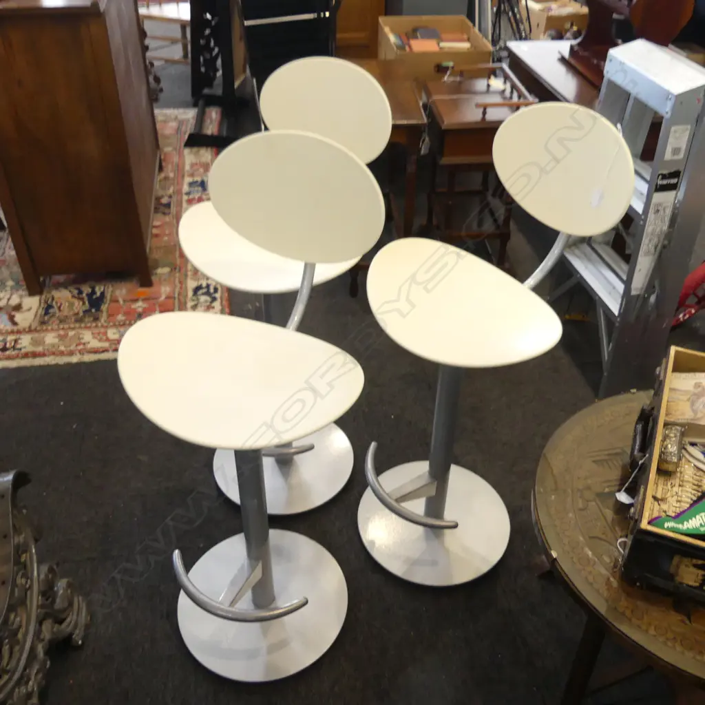 3 MODERN BAR STOOLS Image 1++