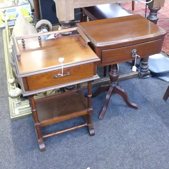 2 MAHOGANY BEDSIDE DRAWERS