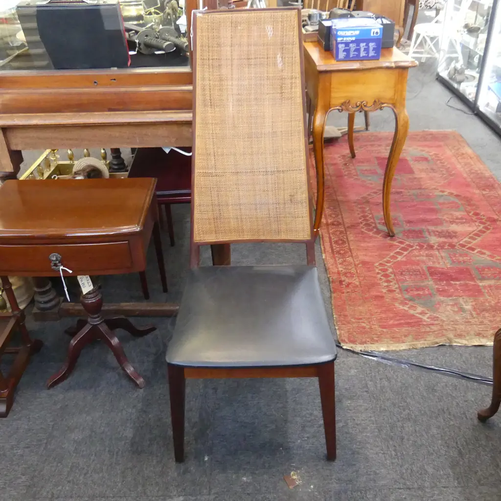 DINING CHAIR w. CANED BACK Image 1++