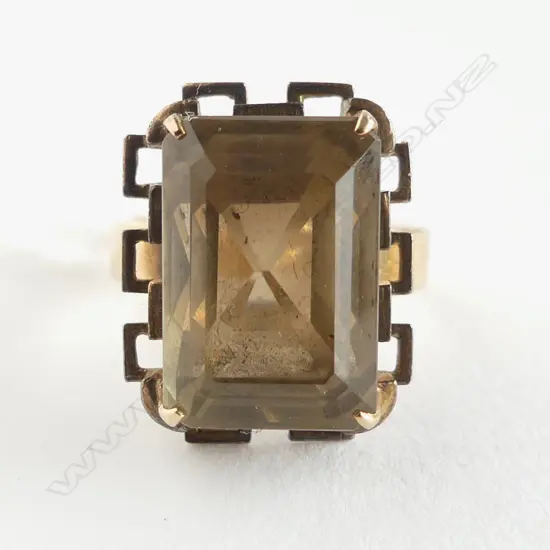 18CT SMOKEY QUARTZ RING 6.9gms SIZE N
