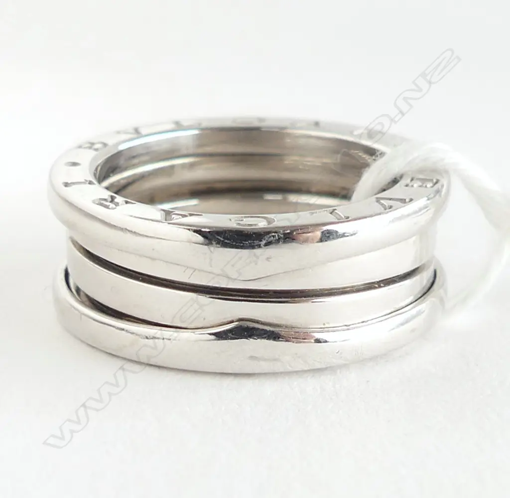 18CT WHITE GOLD RING 9.41g SIZE M  approx Image 1++