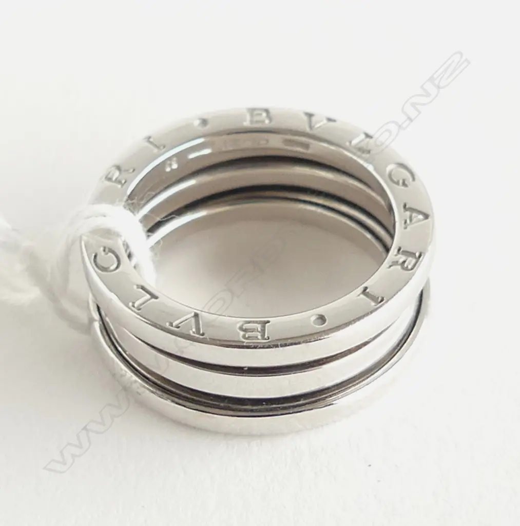 18CT WHITE GOLD RING 9.41g SIZE M  approx Image 1++