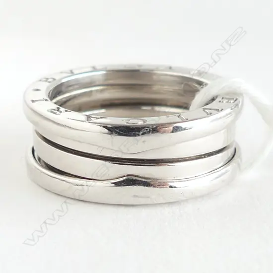 18CT WHITE GOLD RING 9.41g SIZE M  approx