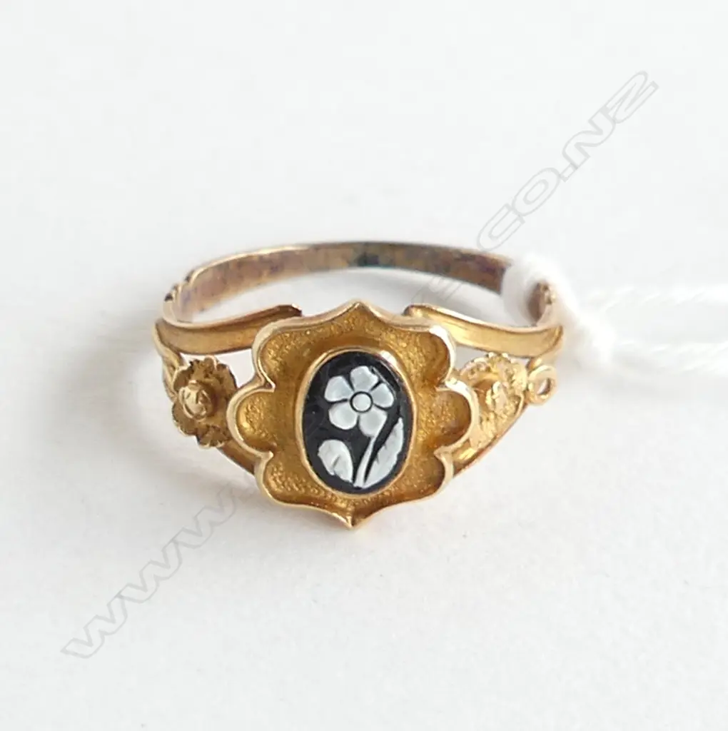 ANTIQUE 15ct GOLD FANCY RING CAMEO CUT PANEL 1.8gms SIZE K 1/2 Image 1++
