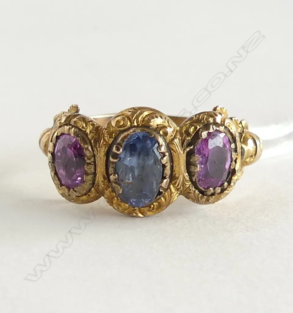 ANTIQUE 15ct GOLD FANCY 3 COLOURED STONE RING shoulder requires attention 2.7gms SIZE M Image 1++