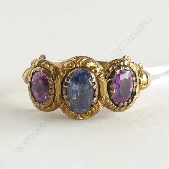 ANTIQUE 15ct GOLD FANCY 3 COLOURED STONE RING shoulder requires attention 2.7gms SIZE M
