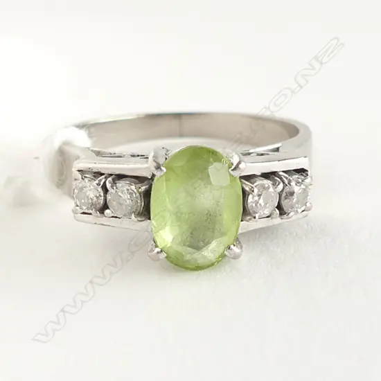 14CT WHITE GOLD PERIDOT/DIAMOND RING 3.5gms SIZE L