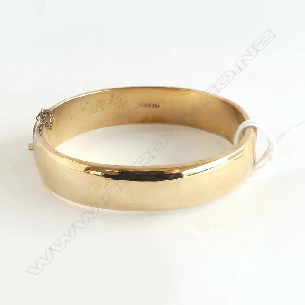 9ct GOLD PLAIN HINGED BANGLE 20.5gms Image 1++