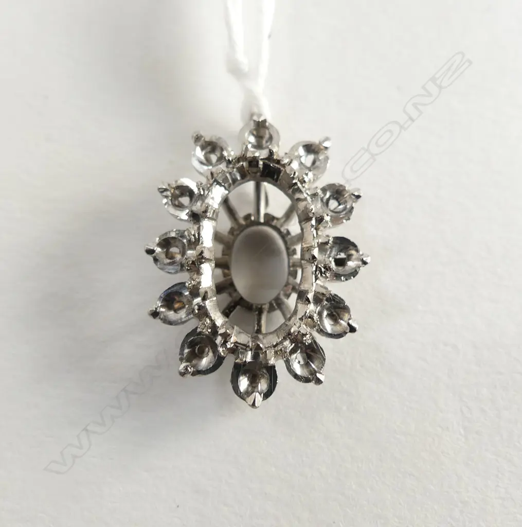 18CT WHITE GOLD PENDANT FRAME (not marked tests as 18ct) 4.18gms Image 1++