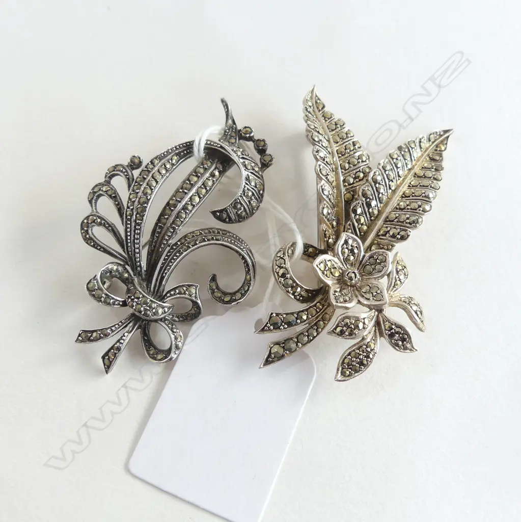 2 VINTAGE SILVER & MARCASITE FLORAL SPRAY BROOCHES Image 1++