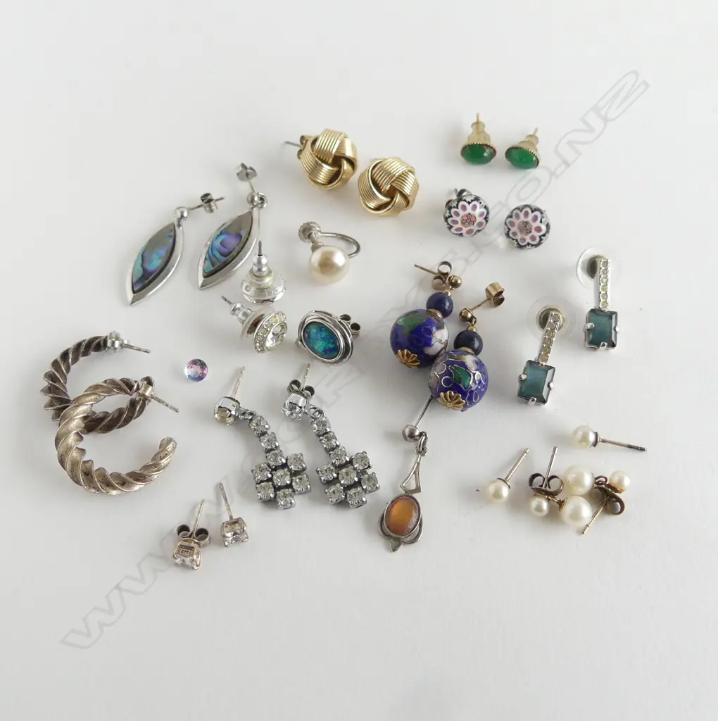 ASST. EARRINGS Image 1++