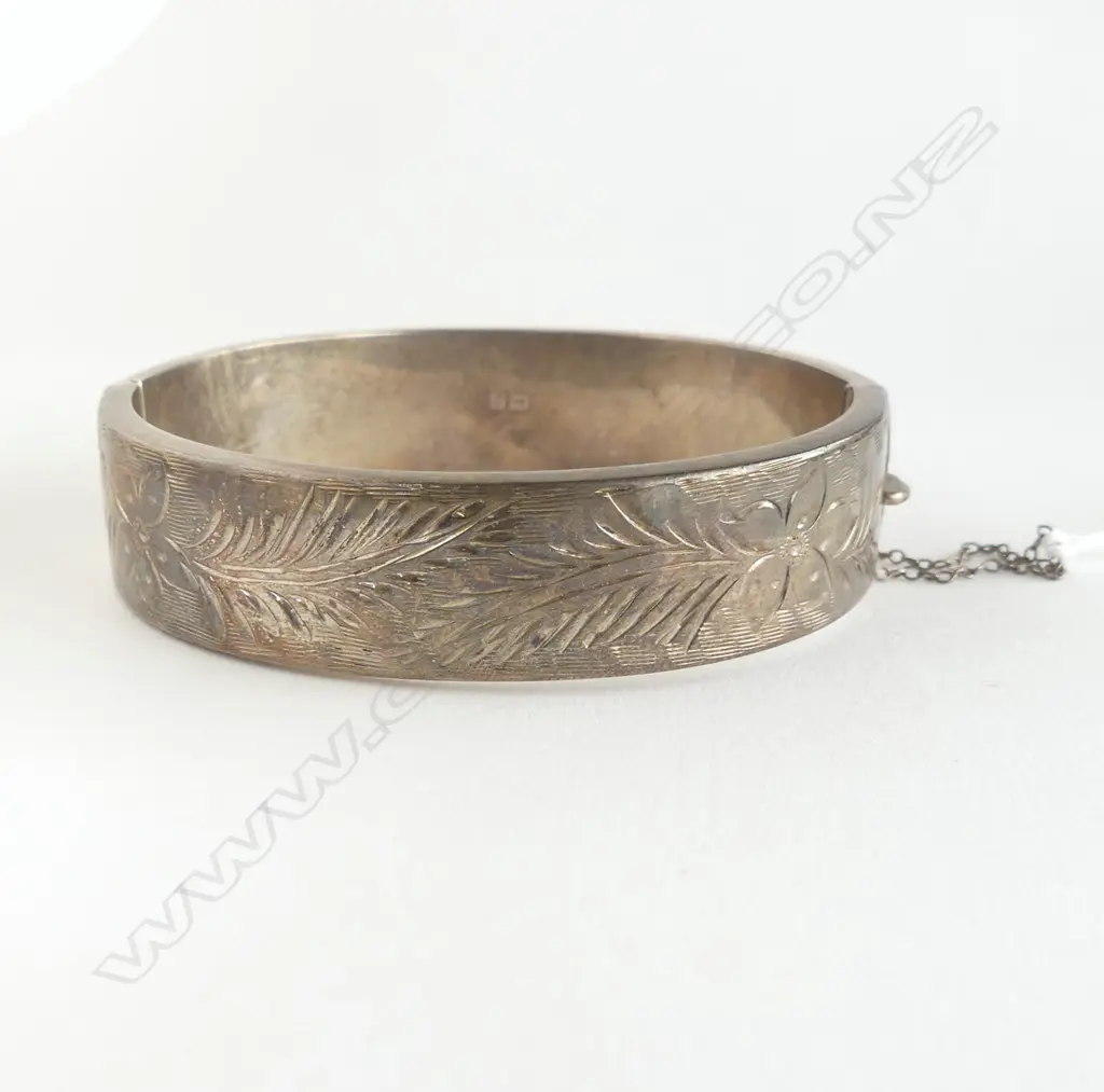 STG SILVER CUFF BANGLE 24.8gms DENTS Image 1++