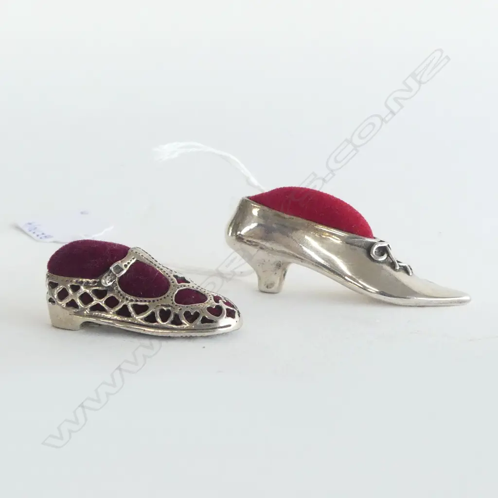 2 S/SILVER MINITURE SHOE PIN CUSHIONS L50 & 40MM 23G Image 1++