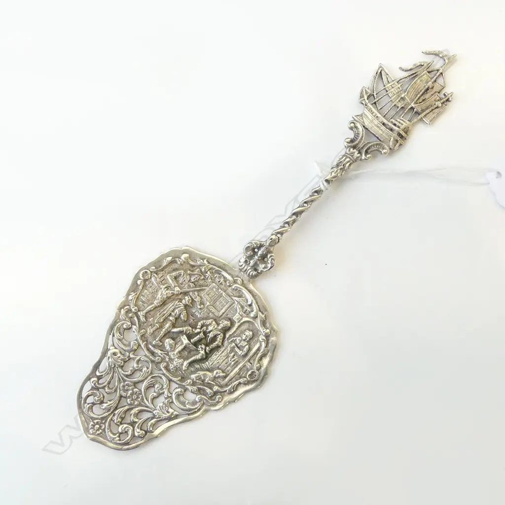 DUTCH SILVER IMBOSSED SERVING SPOON 56G Image 1++
