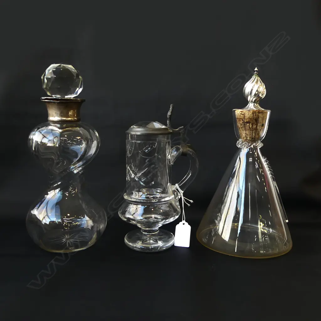2 DECANTERS (1 STG) + LIDDED CRYSTAL TANKARD H.260mm FAULTS TO ONE DECANTER Image 1++