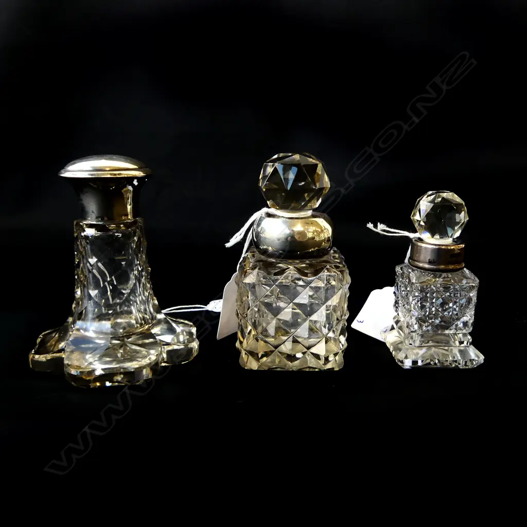 3 S/SILVER CRYSTAL DRESSINGTABLE BOTTLES H100MM TALLEST Image 1++