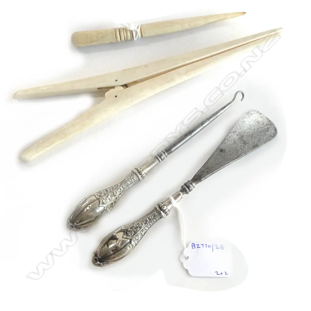 SIL HANDLED SHOE HORN L190MM BUTTON HOOK  & BONE FIDD WITH BONE GLOVE STRETCHERS. DENTS IN HANDLES Image 1++