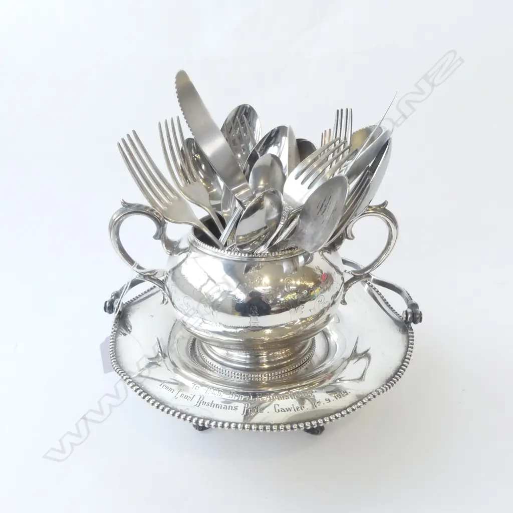 2 PCES SILVER PLATE + ASST. CUTLERY Image 1++