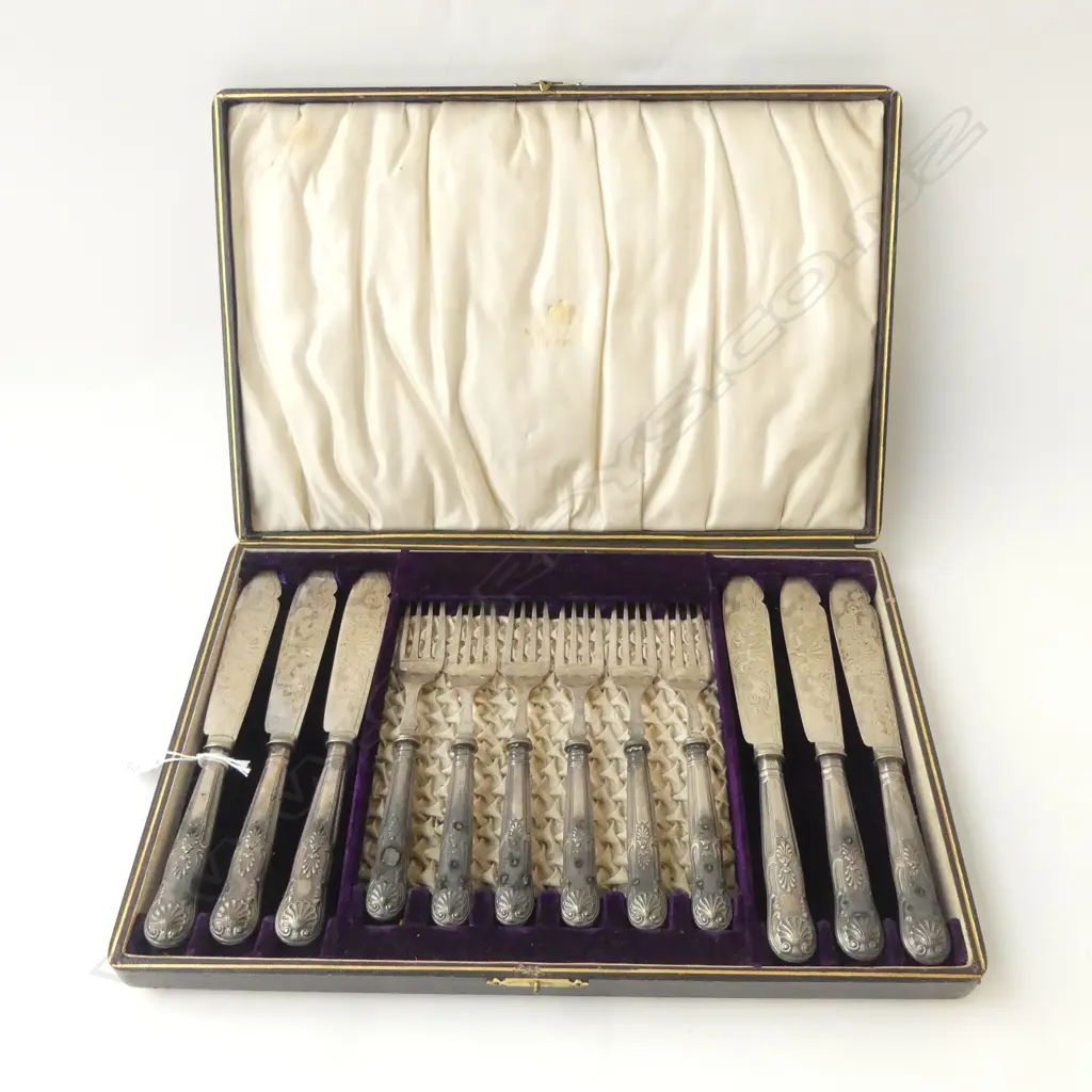 CASED S/SILVER HANDLED 6 PLACE FISH SET - FAULTS TO ALL HANDLES Image 1++