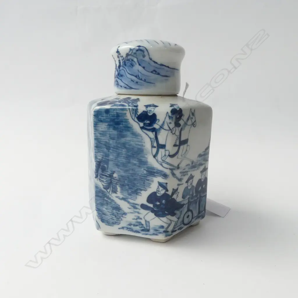 ORIENTAL B/W LIDDED CONTAINER H.140mm Image 1++