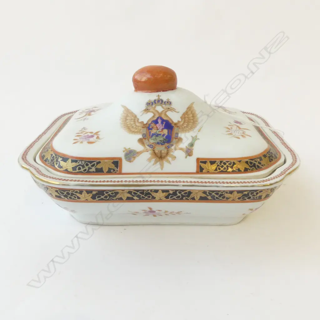 CHINESE AMOURIAL FAMILLE ROSE LIDDED TURREEN L220 W260MM Image 1++
