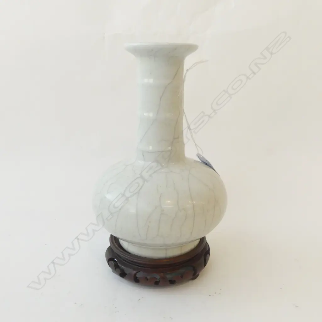 CHINESE WHITE CRACKLE VASE H.190mm w. STAND IN WOODEN BOX (QIANLONG MARK) WOODEN BASE AF Image 1++