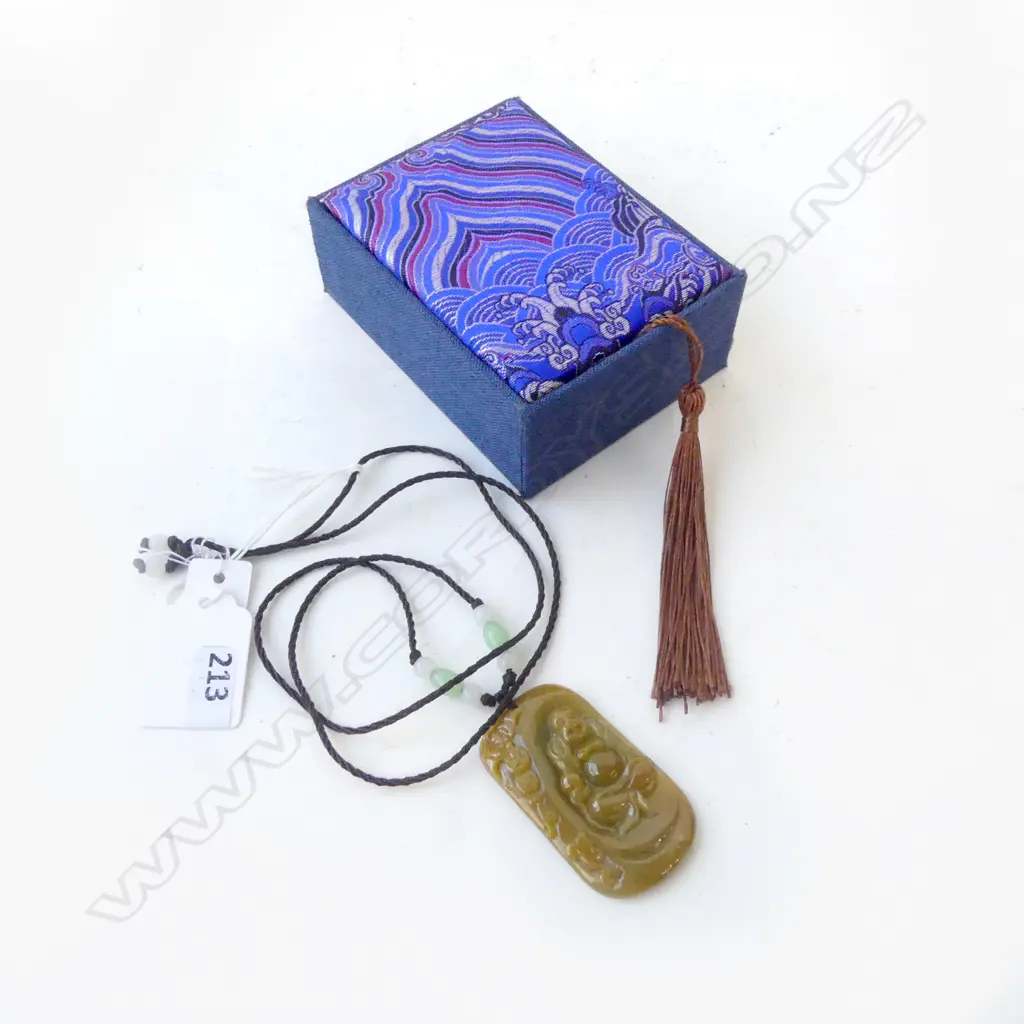 BOXED CARVED CHINESE JADE AMULET (ORIG $650  PRICE TAG), L.50mm Image 1++