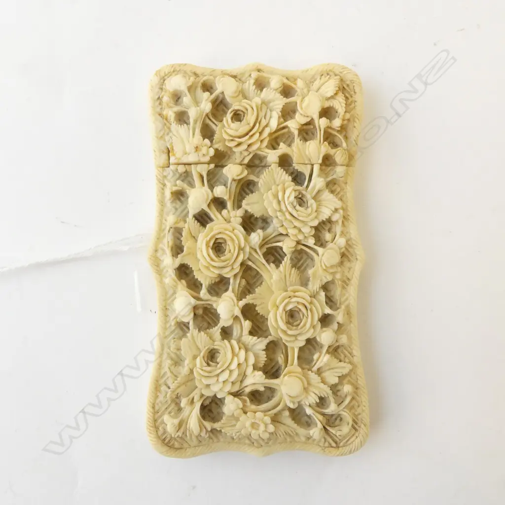 CARVED CHINESE CARD CASE FAULTS TO LIDH90MM W50MM Image 1++