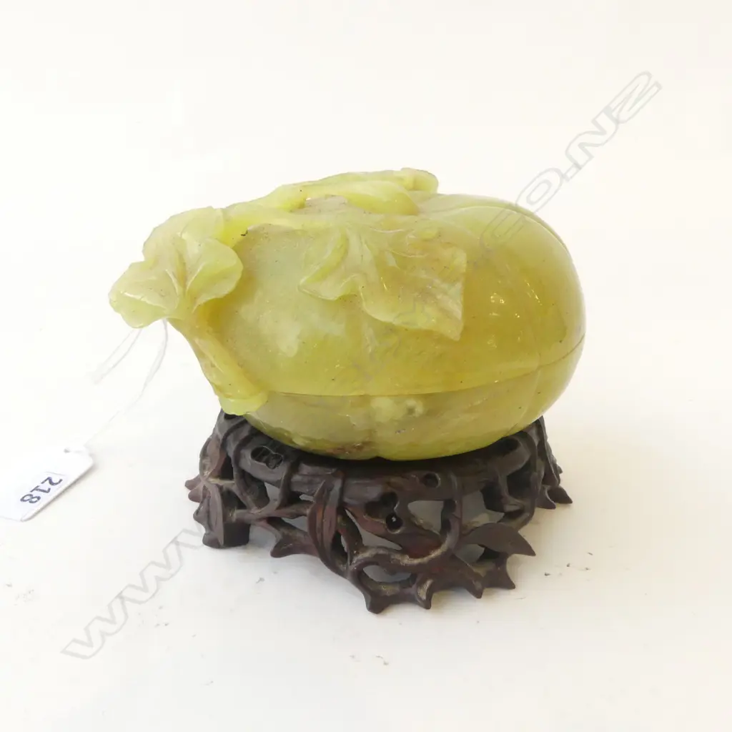 ORIENTAL JADE LIDDED 'PUMPKIN' CONTAINER ON STAND W.120mm Image 1++