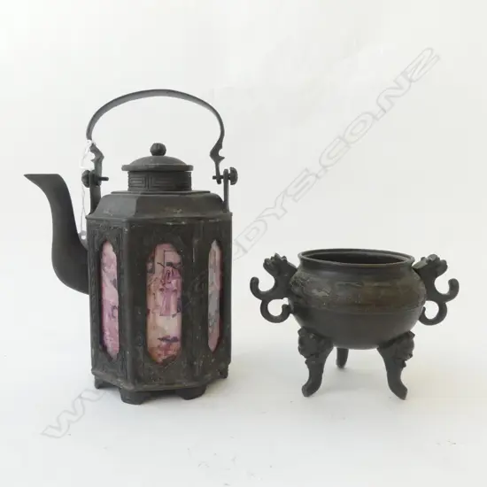 ORIENTAL METAL TEAPOT H.170mm & INCENSE BURNER 95mm dia