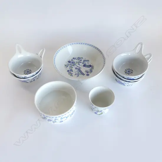 8 PCES FIGGJO NORWAY 'LOTTE'; 5 RAMEKINS, 2 BOWLS 215m dia, CUP