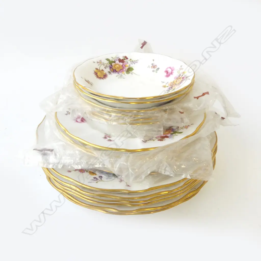 ROYAL CROWN DERBY 'DERBY POSIES' 6 SETTING DINNER PLATES, ENTRE PLATES & DESSERT DISHES (appear unused) Image 1++