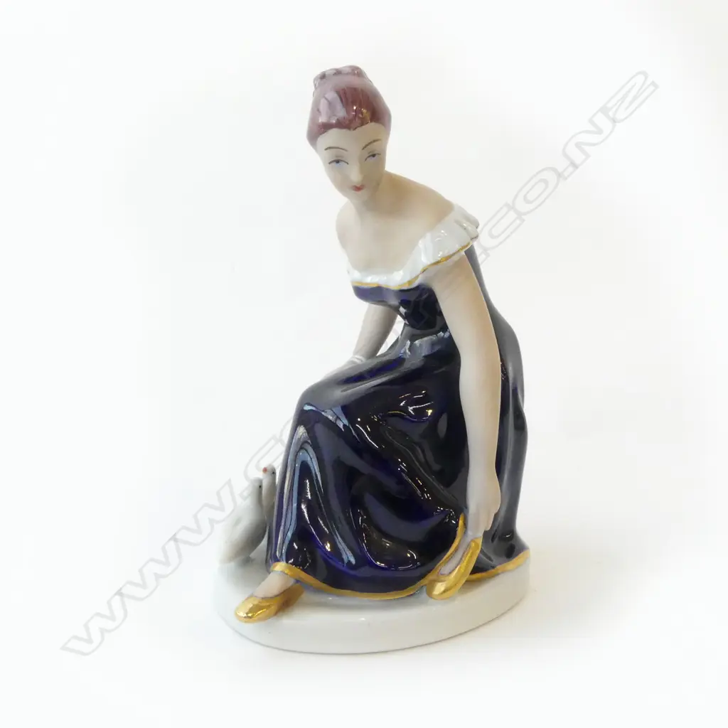 ROYAL DUX FIGURINE WITH DOVES H130MM Image 1++