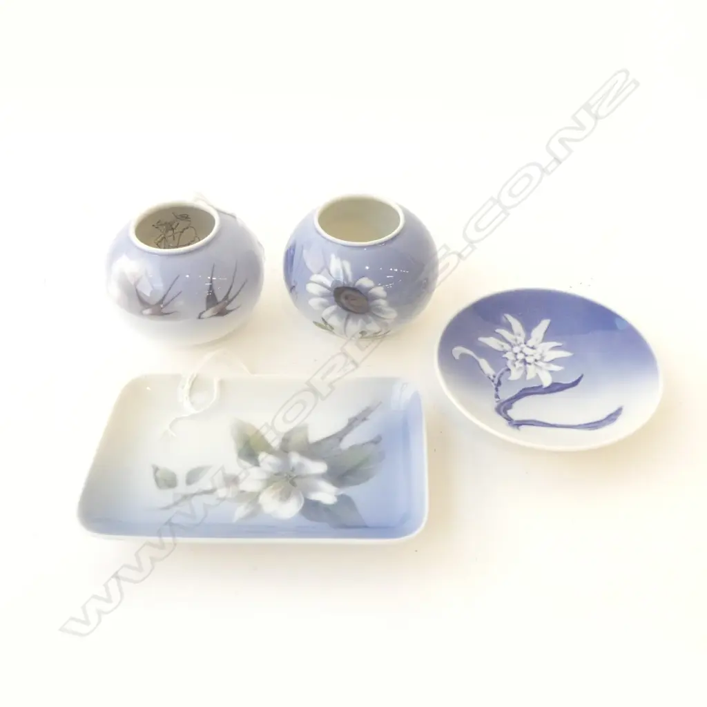 PR COPENHAGEN POSIE VASES DIA 80MM & 2 COPENHAGEN DISHES Image 1++