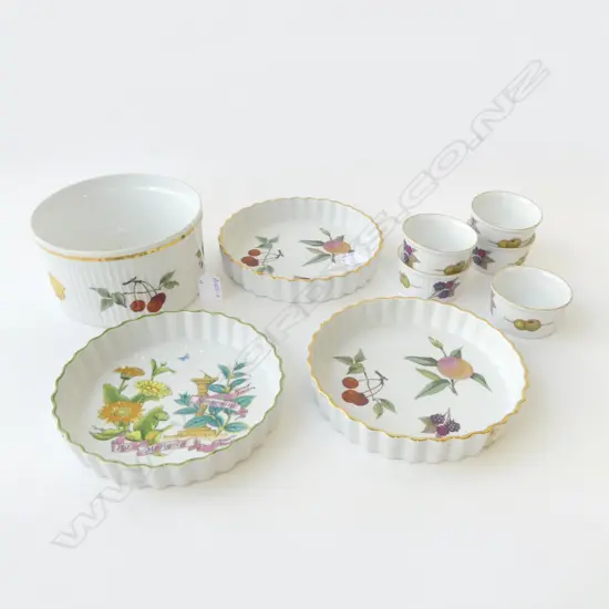 ROYAL WORCESTER EVESHAM SOUFLE DISH, 5 RAMEKINS & 3 QUICHE DISHES