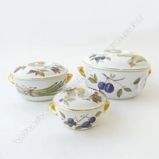 3 ROYAL WORCESTER EVESHAM LIDDED OVENWARE TUREENS, DIA.220mm, 160mm, 120mm