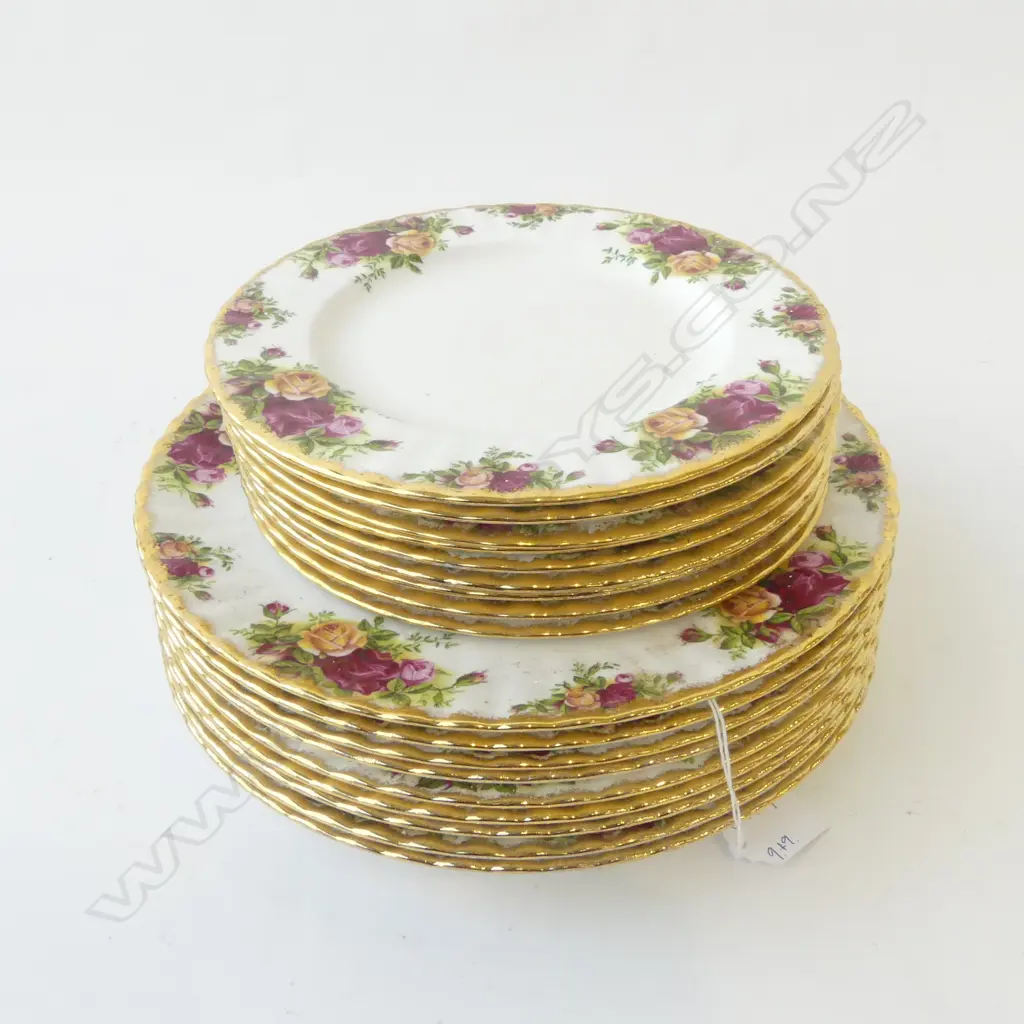 9 ROYAL ALBERT OLD COUNTRY ROSES DINNER PLATES 265mm dia + 9 SIDE PLATES 205mm dia Image 1++