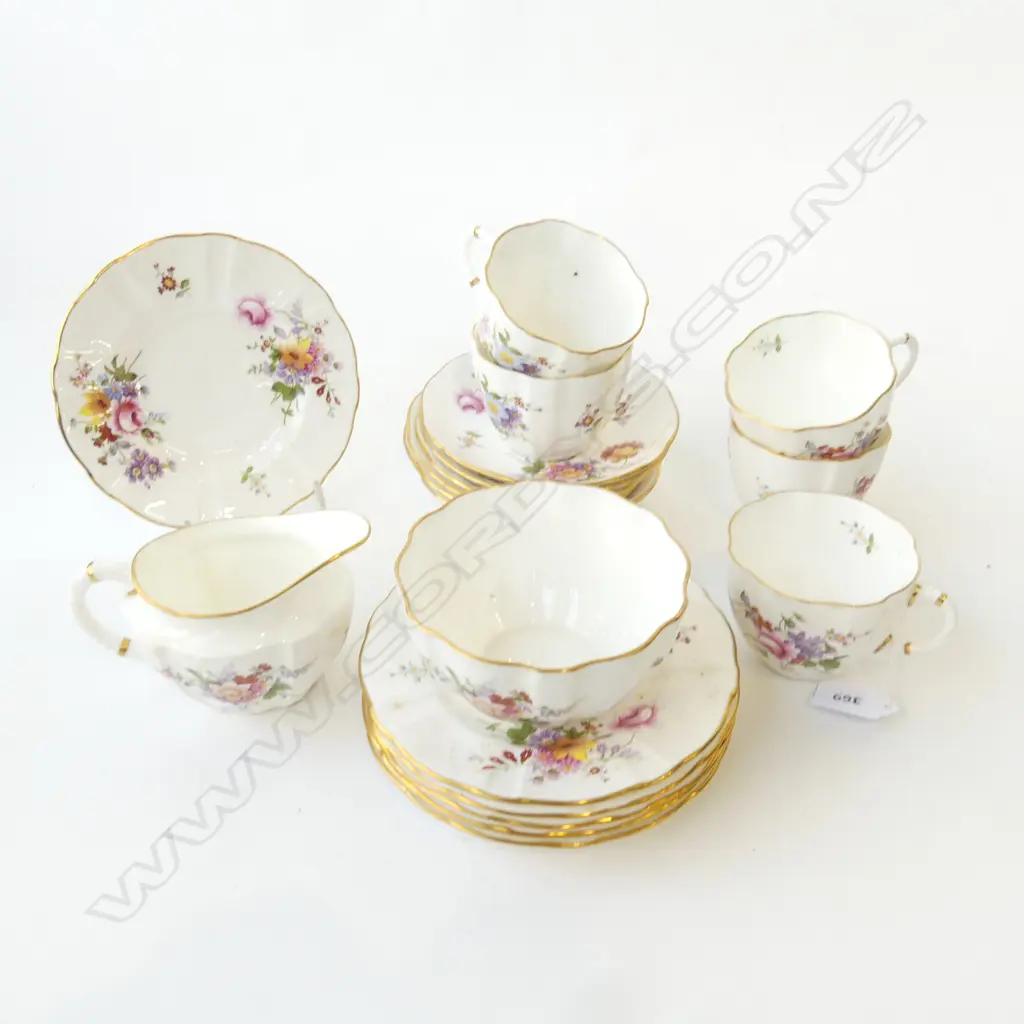 ROYAL CROWN DERBY TEASET 5 CUPS/6 SAUCERS/6 SIDE PLATES Image 1++
