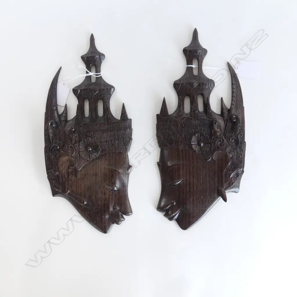 2 INDONESIAN CARVED WOODEN HEAD FACE, H.300MM Image 1++