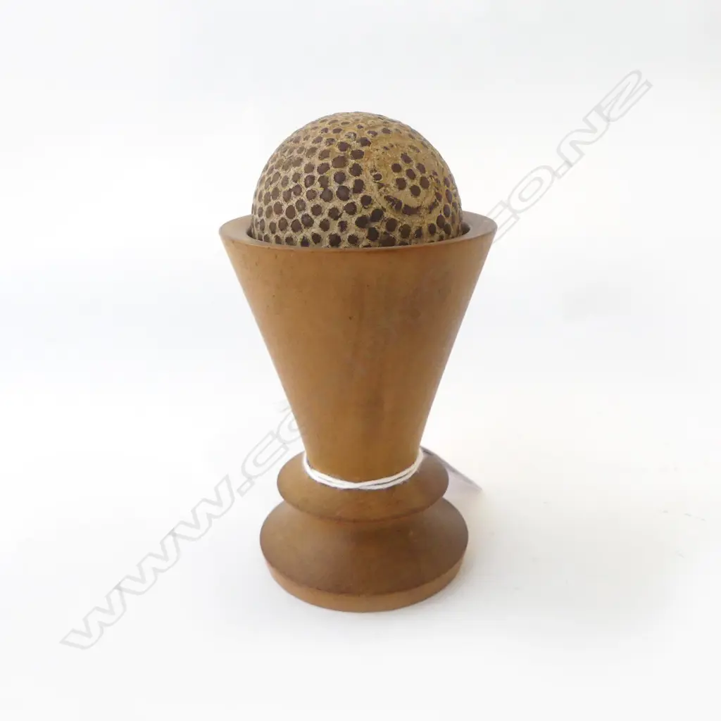 ANTIQUE GOLF BALL 'THE CORPORAL' w. KAURI STAND H.80mm Image 1++