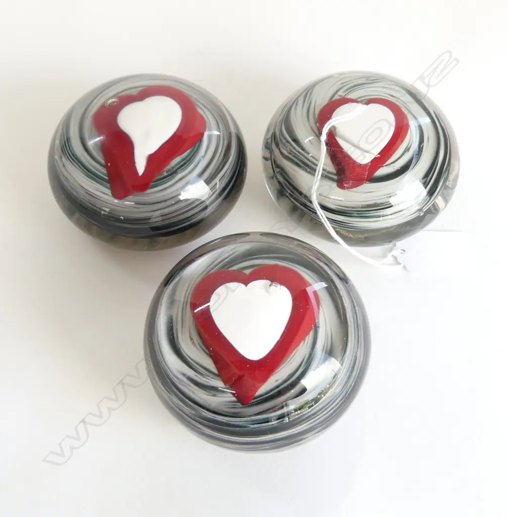 3 LYNDEN OVER ART GLASS PAPERWEIGHTS 95mm dia Image 1++