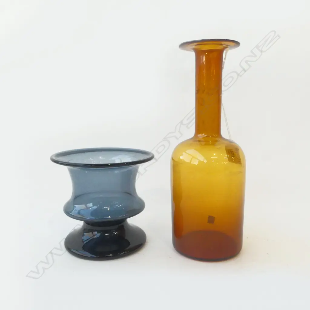 2 ART GLASS VASES; AMBER BOTTLE BY OTTO BREUER GULVVASE FOR CASCADE ENGLAND H.255mm Image 1++